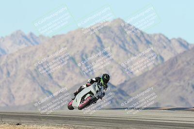 media/Dec-01-2025-Moto Forza (Mon) [[2daa91e15f]]/3-Beginner Group/Session 4 Turn 9/